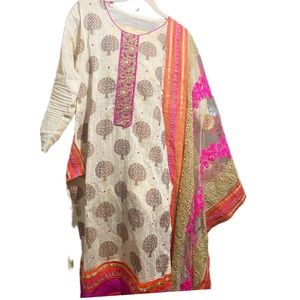 Salwar suit